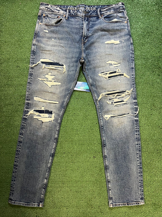 American eagle light wash distressed jeans
