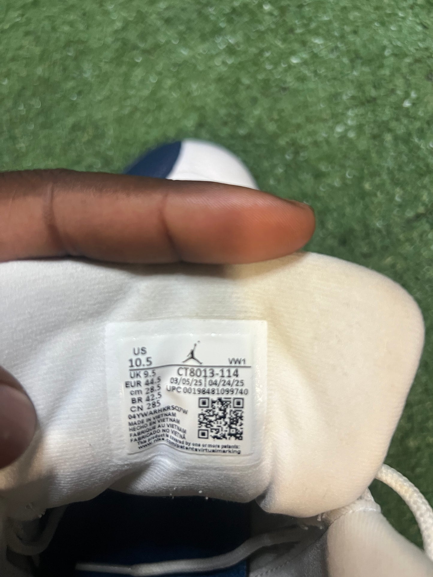 Jordan 12 French blue size 10.5men/12women