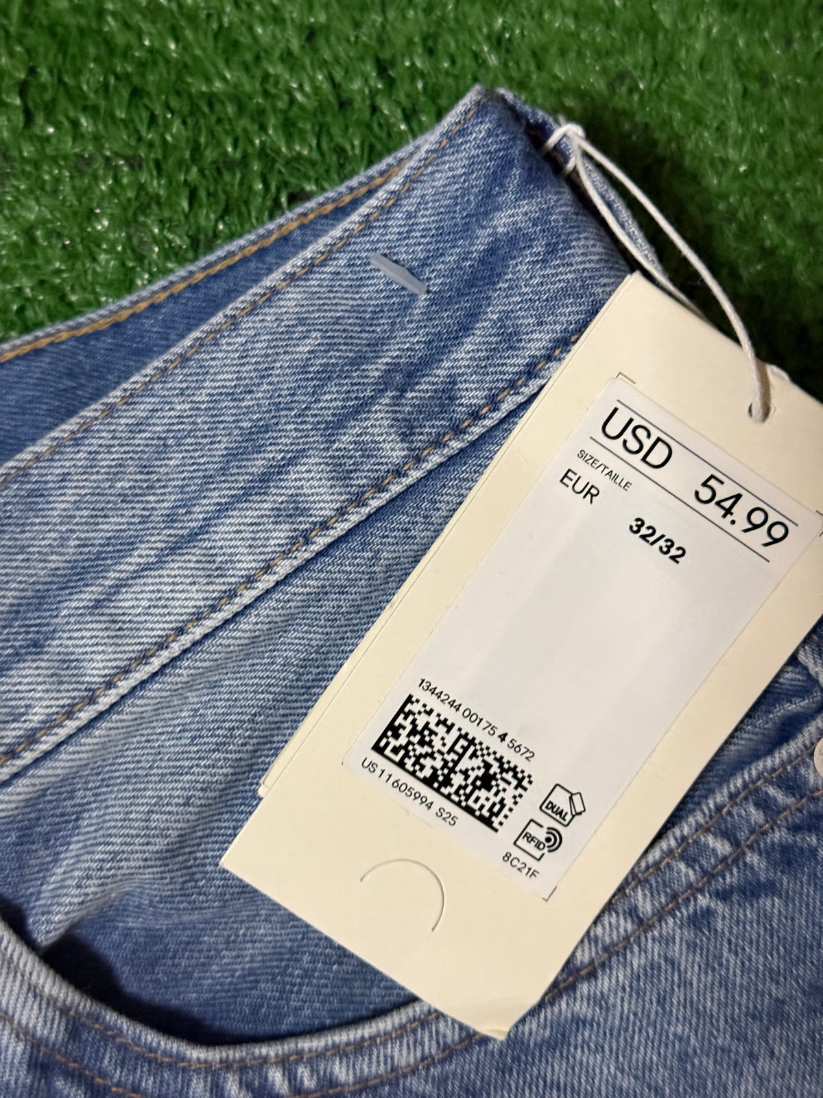 H&M Ultra Baggy Jeans