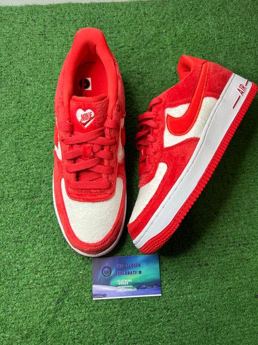 Nike Air Force 1 low Valentine’s Day fleece 2024 size 7youth/8.5women