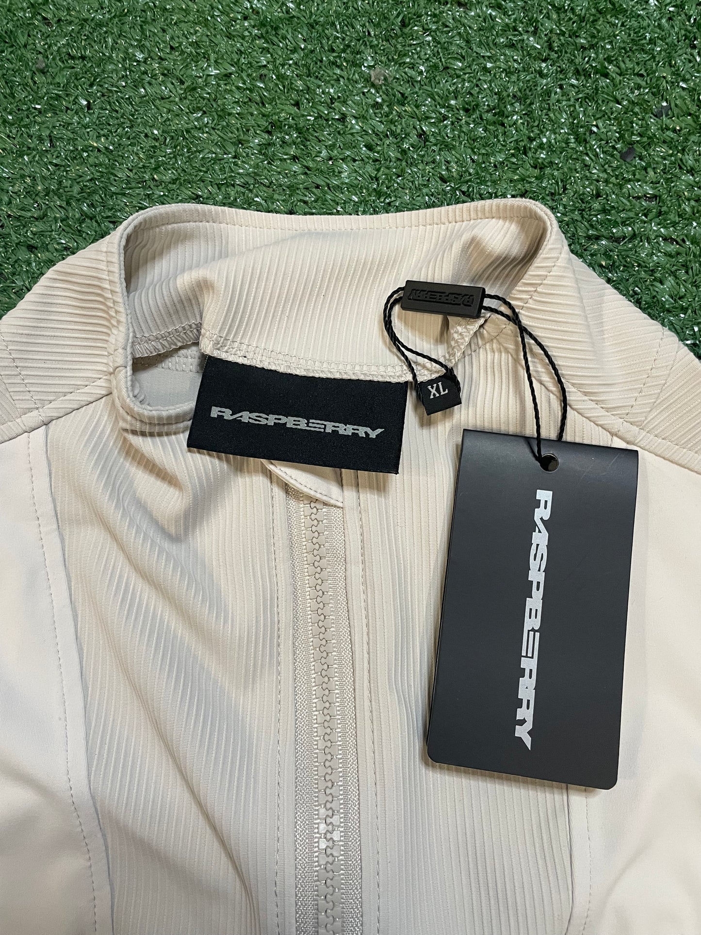 GV Gallery compression half zip white