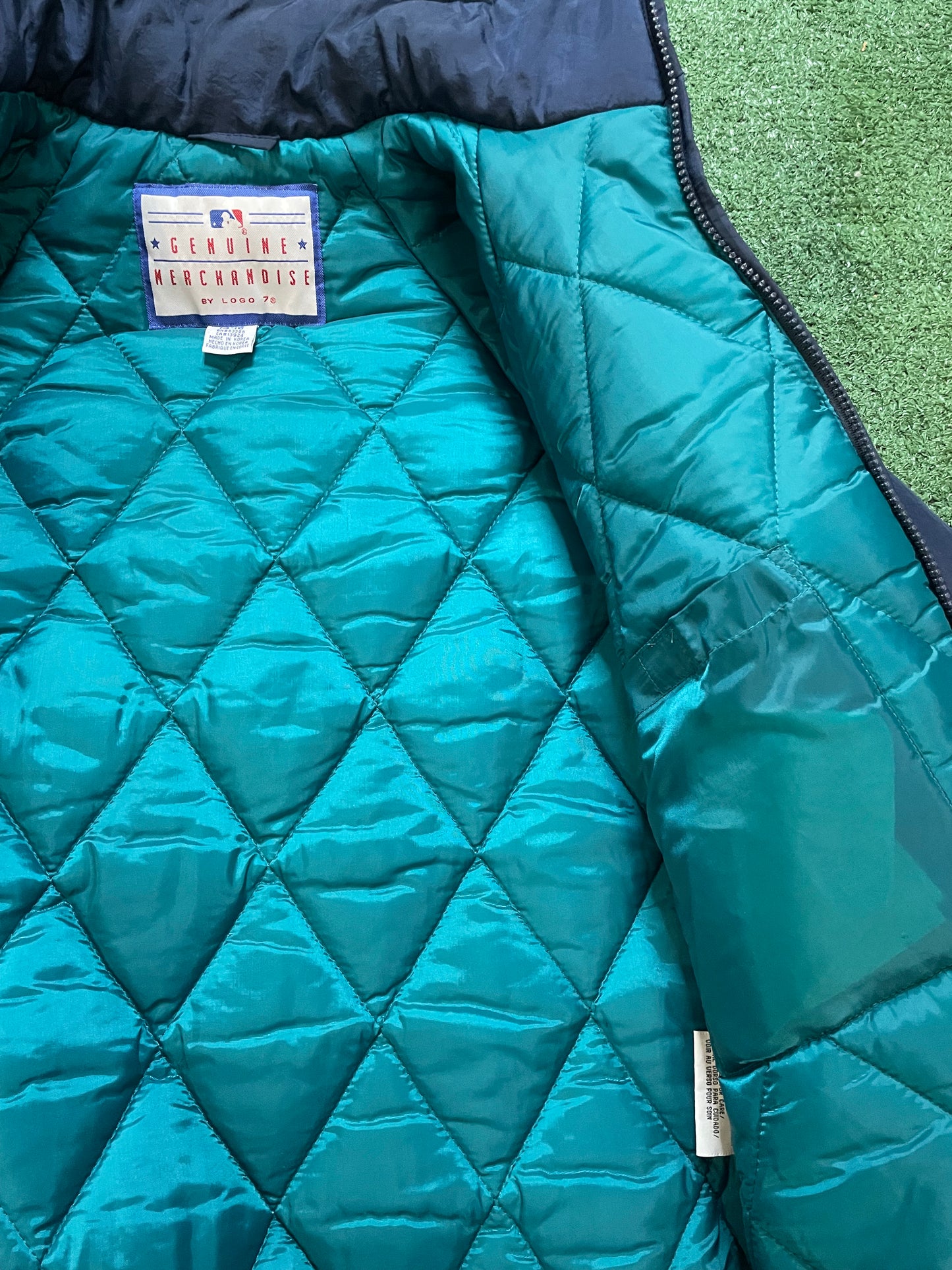 Vintage 1990s Seattle Mariners puffer jacket