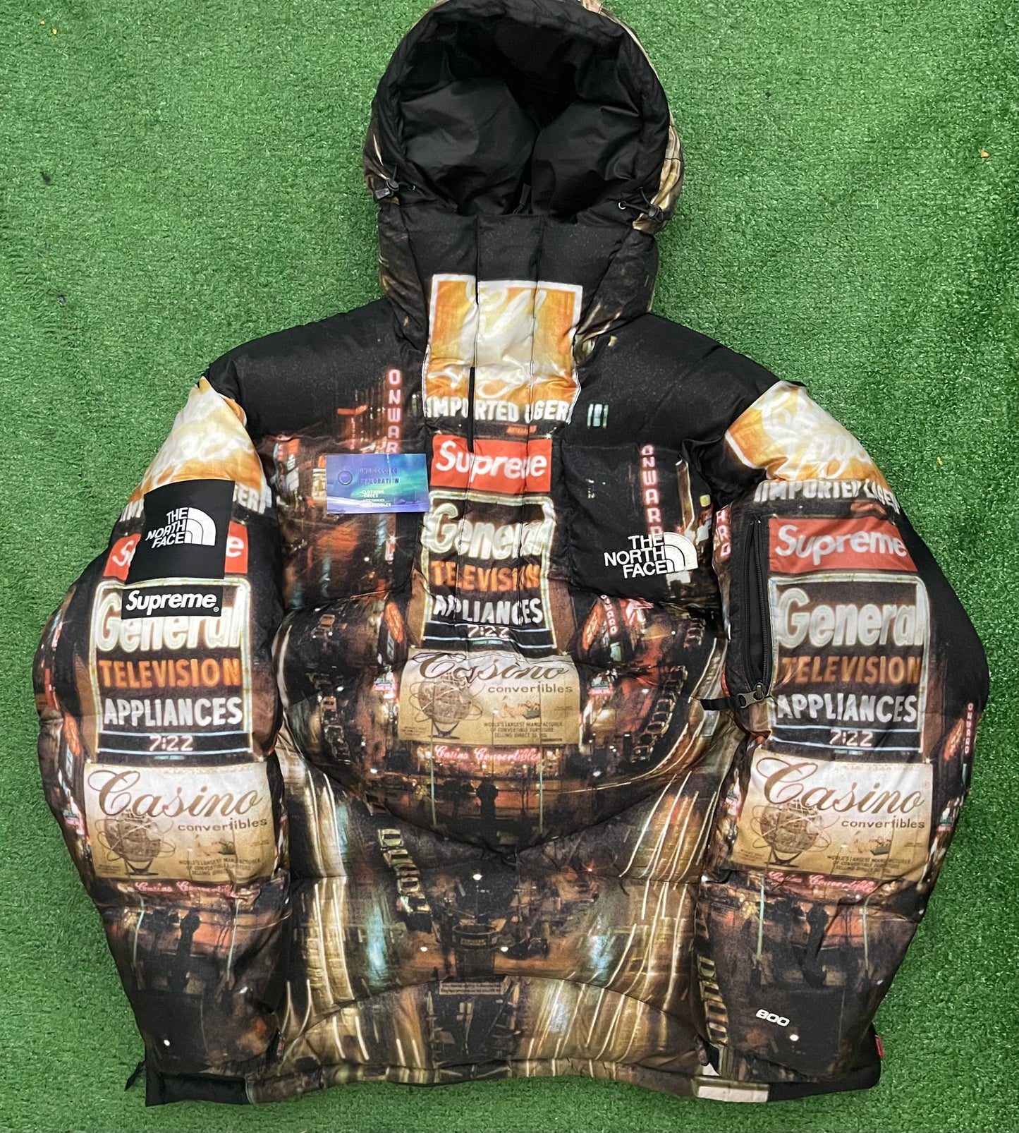 Supreme The North Face 800-Fill Half Zip Times Square Hooded Pullover