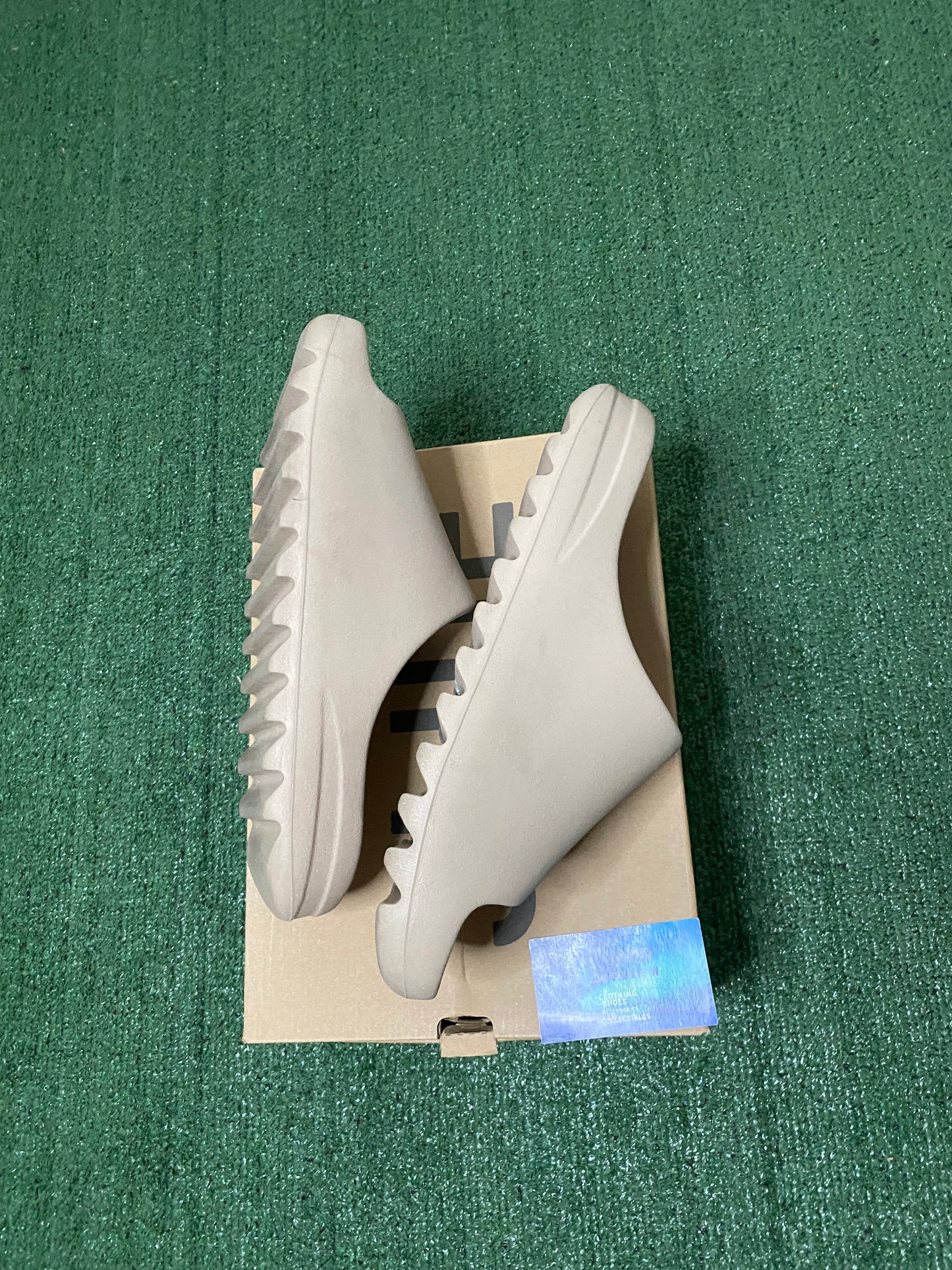 Yeezy slide “Bone” size 12men/13.5women