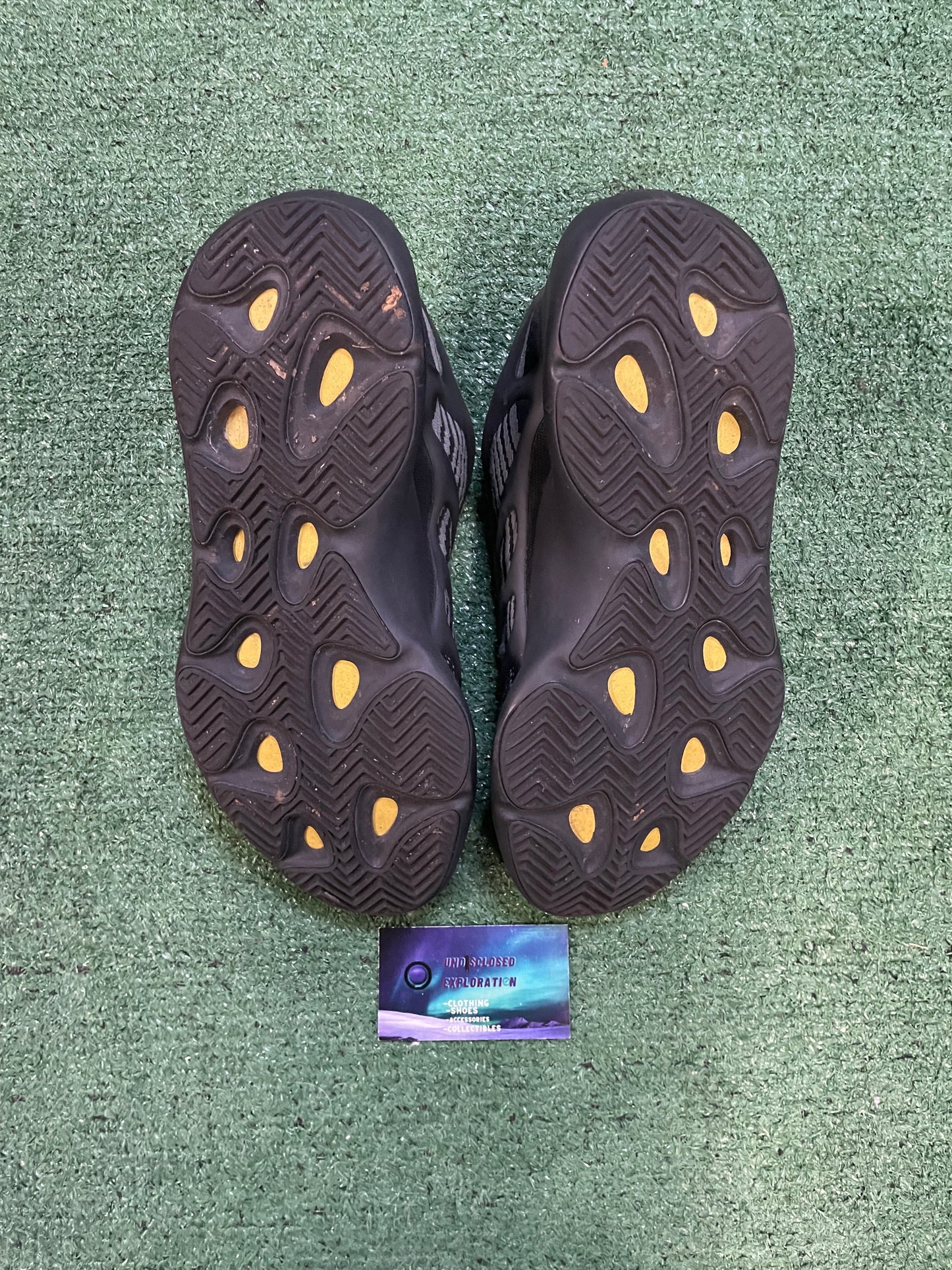 Yeezy 700v3 dark glow size 10.5men/12women