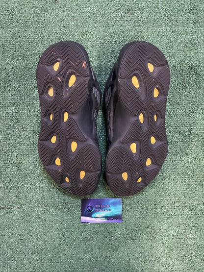 Yeezy 700v3 dark glow size 10.5men/12women