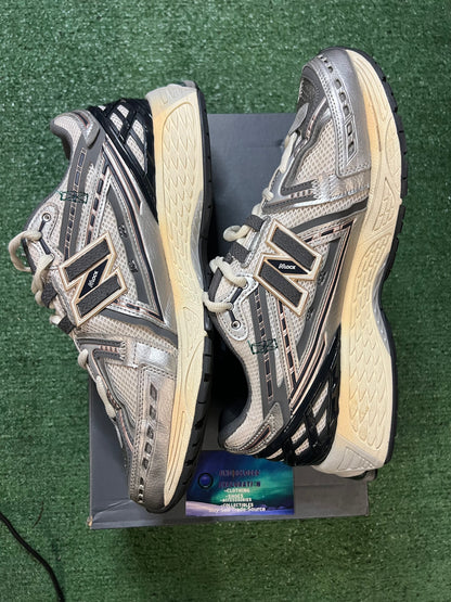 New Balance 1906A Silver & gold size 10.5men/12women