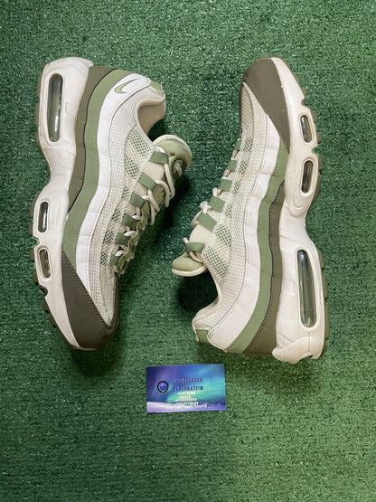 Nike air max 95 white oil green size 11men/12.5women