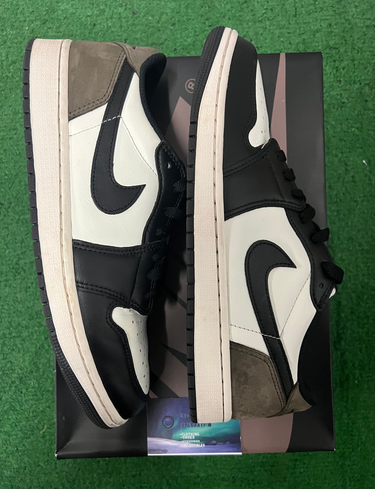 Jordan 1 low mocha size 10men/11.5women
