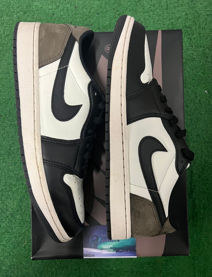 Jordan 1 low mocha size 10men/11.5women