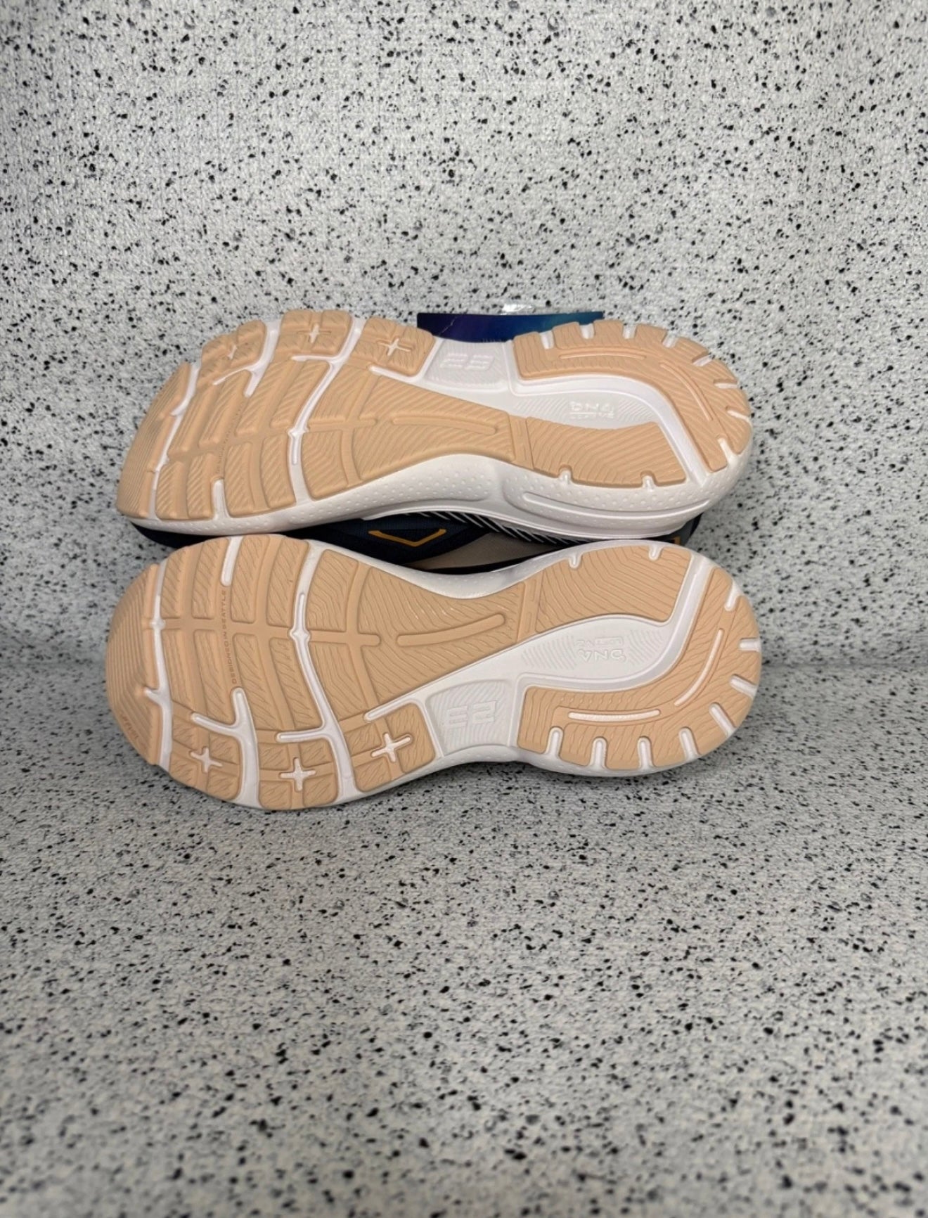 Brooks Adrenaline GTS 23 Peacoat Peach