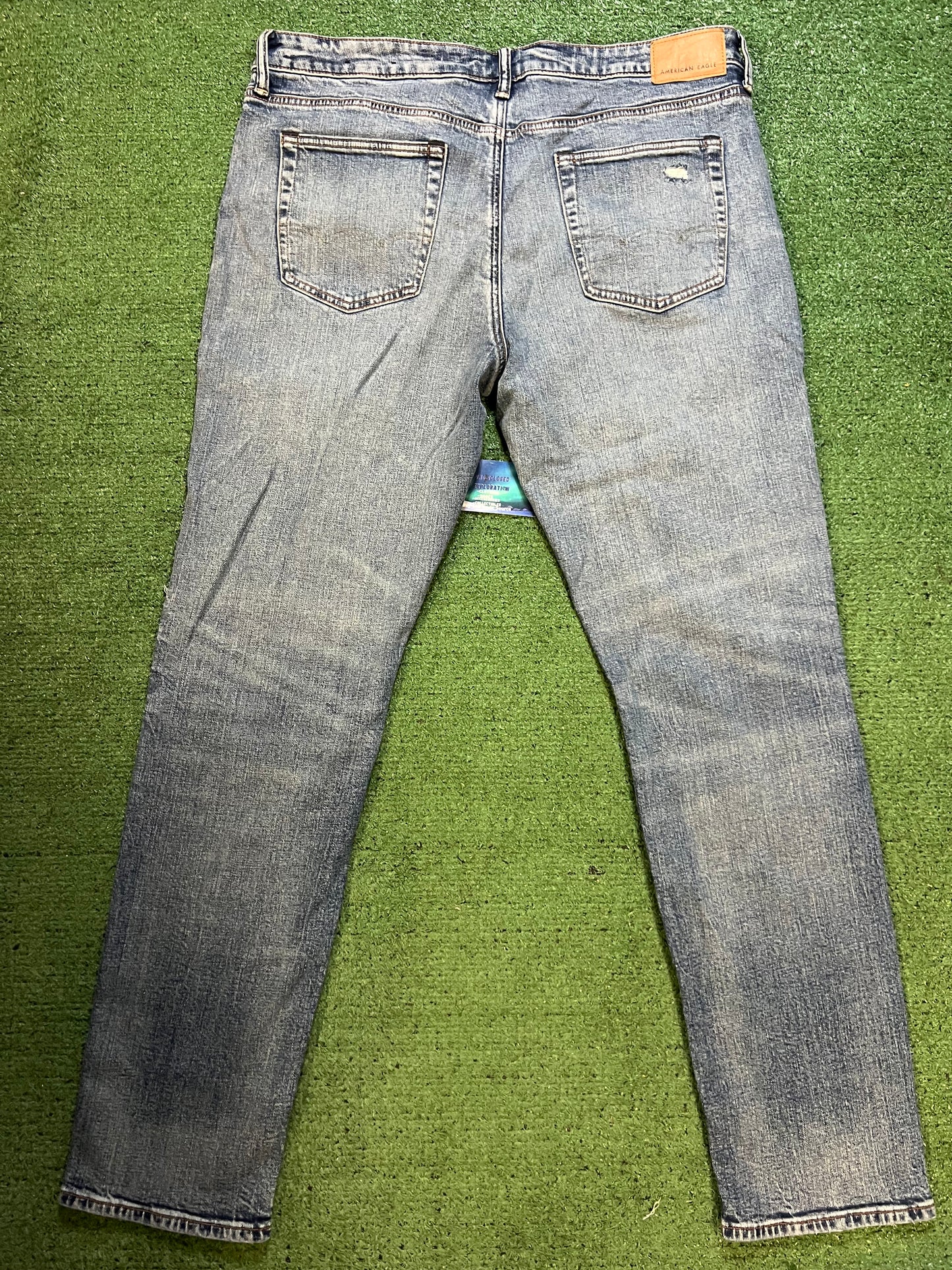 American eagle light wash distressed jeans