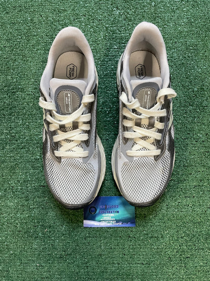 New Balance Arishi V4 size 7.5men/9women