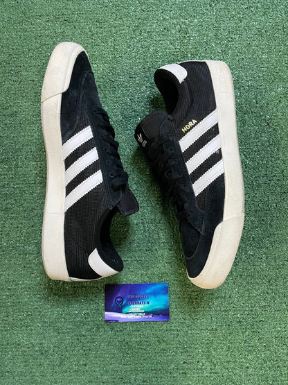 Adidas Nora black and white size 10men/11.5women