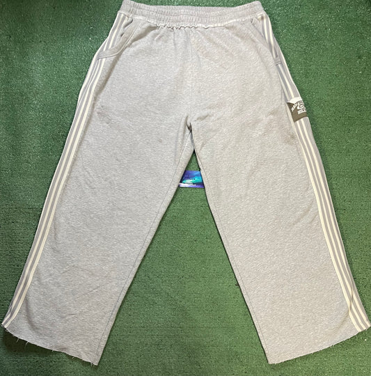 Gv Gallery Raspberry Hills lil Leon grey sweatpants