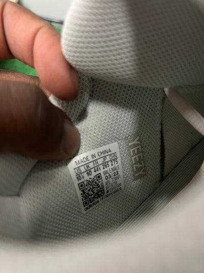 Yeezy analog 700 size 10.5men/12women