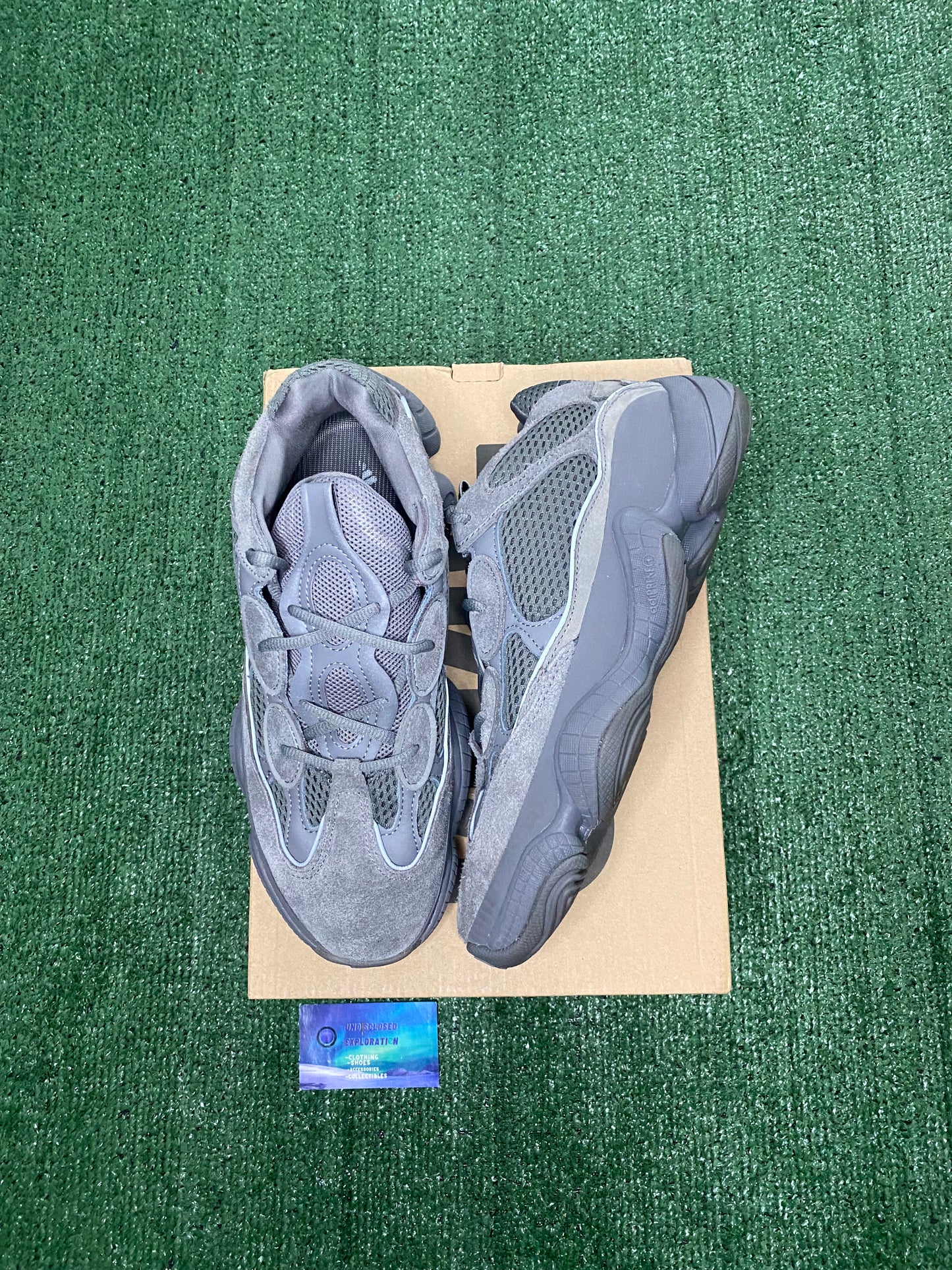 Yeezy 500 granite size 10men/11.5women