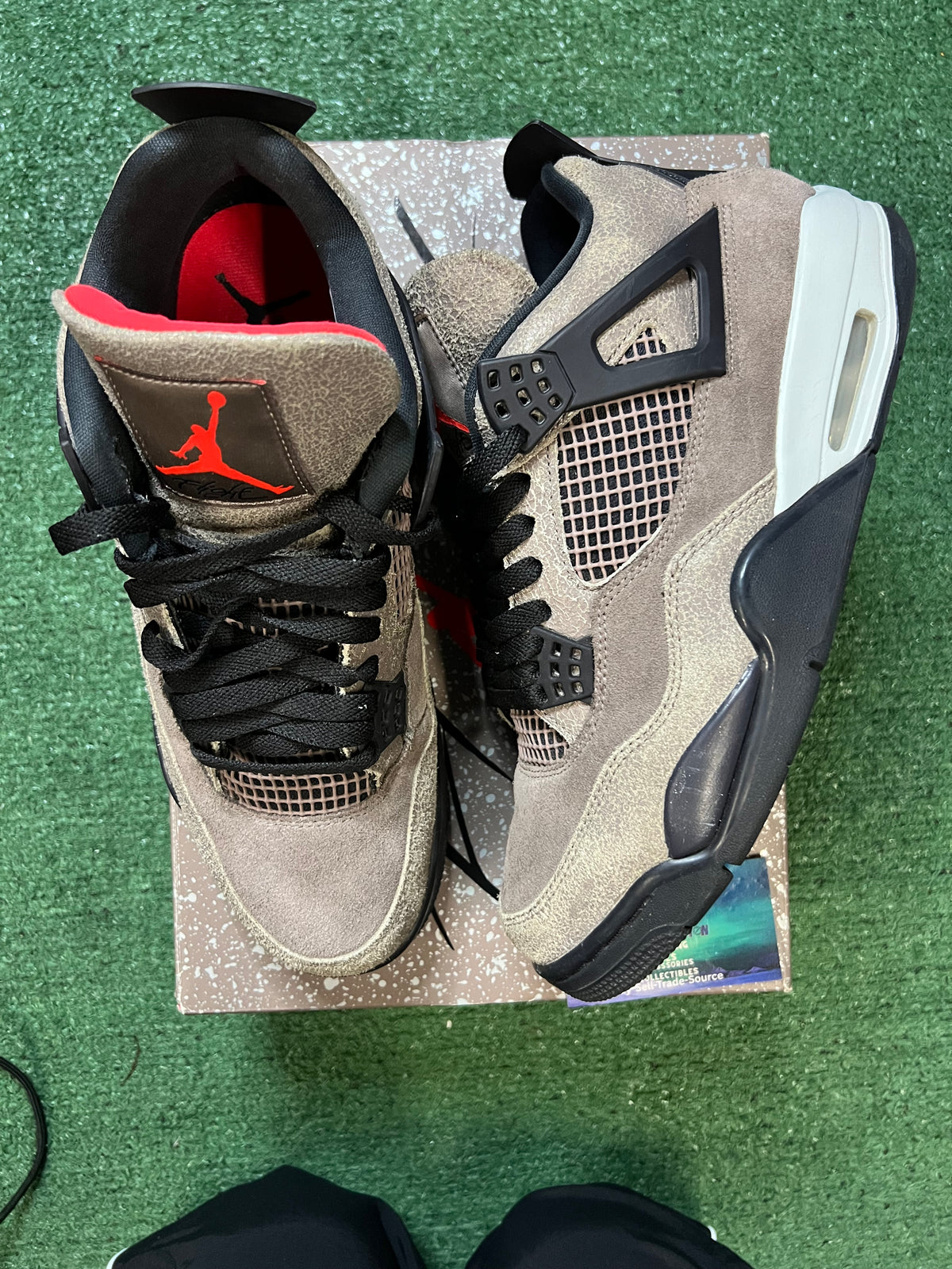 Jordan 4 taupe haze size 10.5men/12women