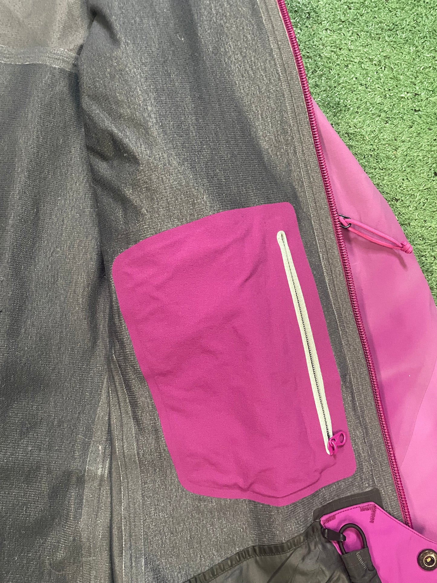Arc’teryx sentinel magenta pink jacket
