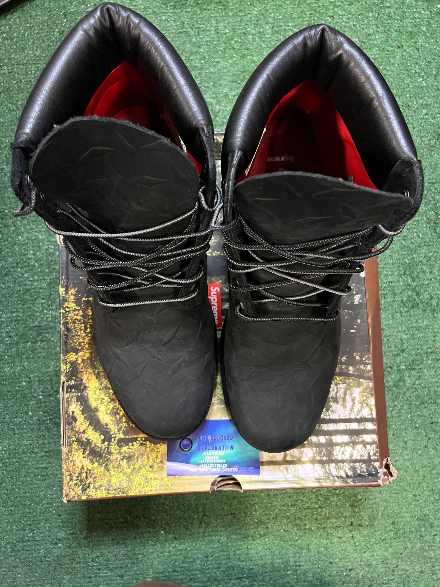 Supreme X timberland black diamond plate size 10men/11.5women