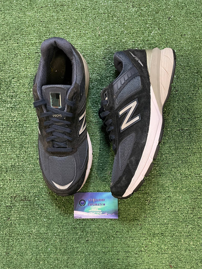 New Balance 990V5 navy blue size 8.5men/10women