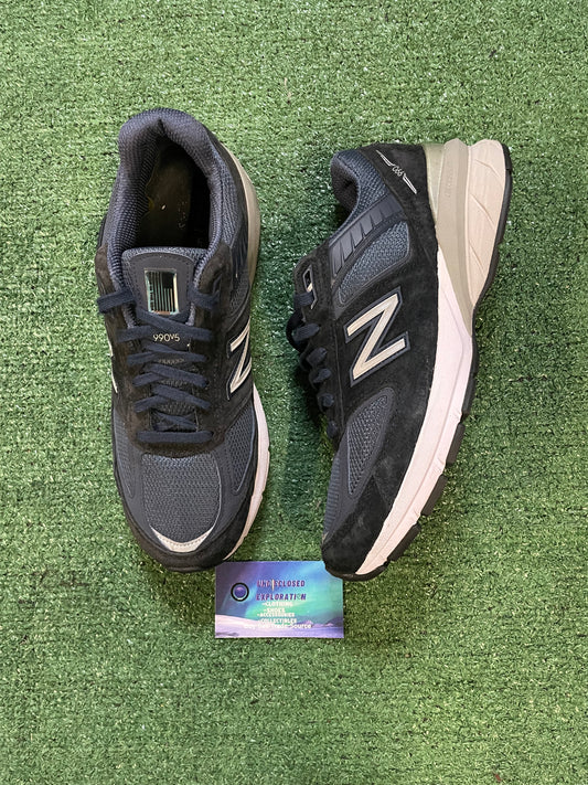 New Balance 990V5 navy blue size 8.5men/10women