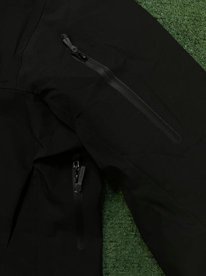 GV Gallery Raspberry Hills casamigo rain jacket