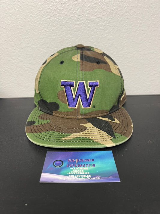 University of Washington UW Nike camo hat
