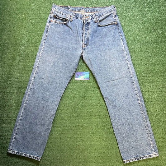 Vintage Levi 501 light wash jeans