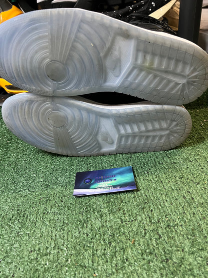 Jordan 1 mid space jam size 11men/12.5women