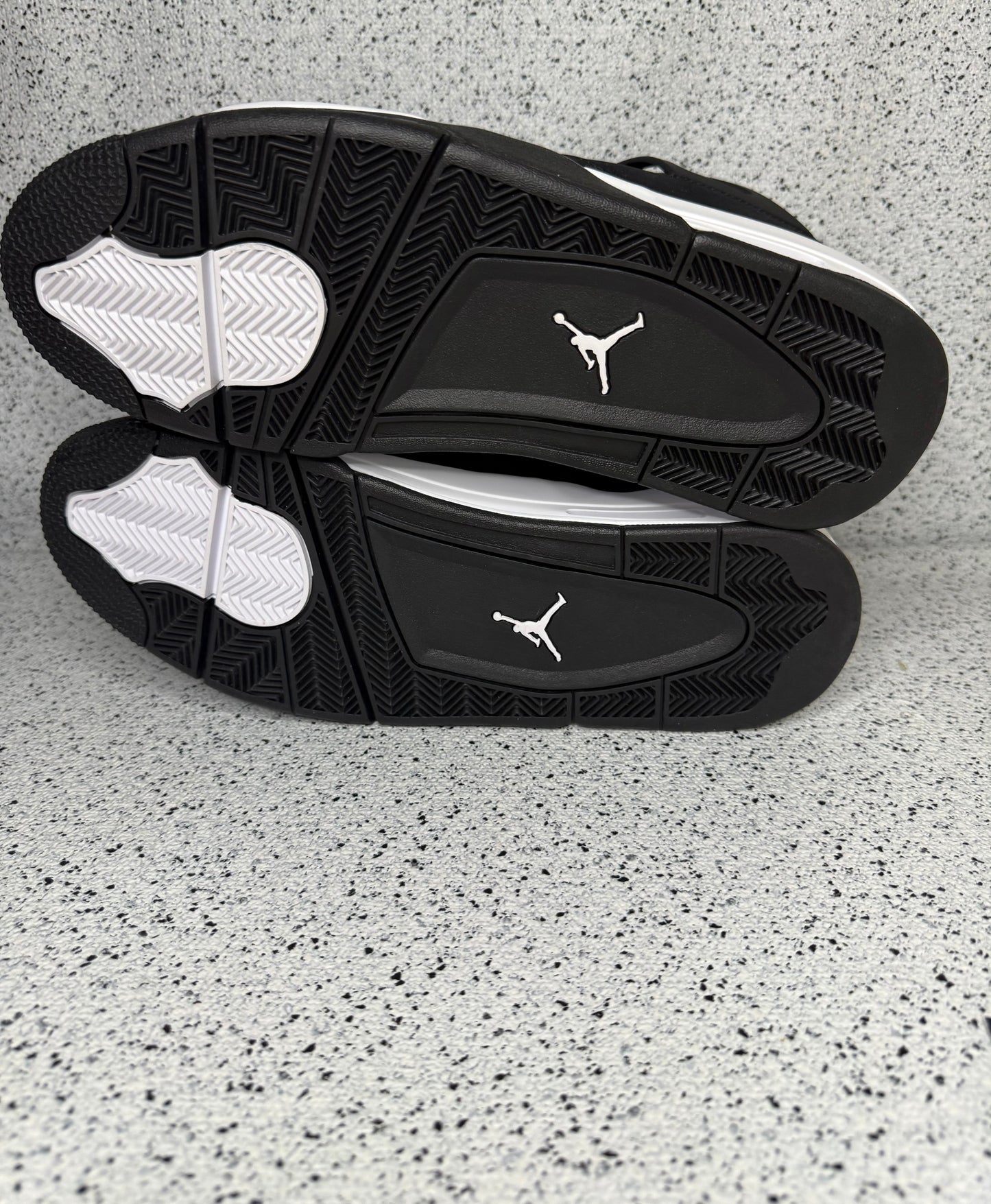 Jordan 4 White Thunder