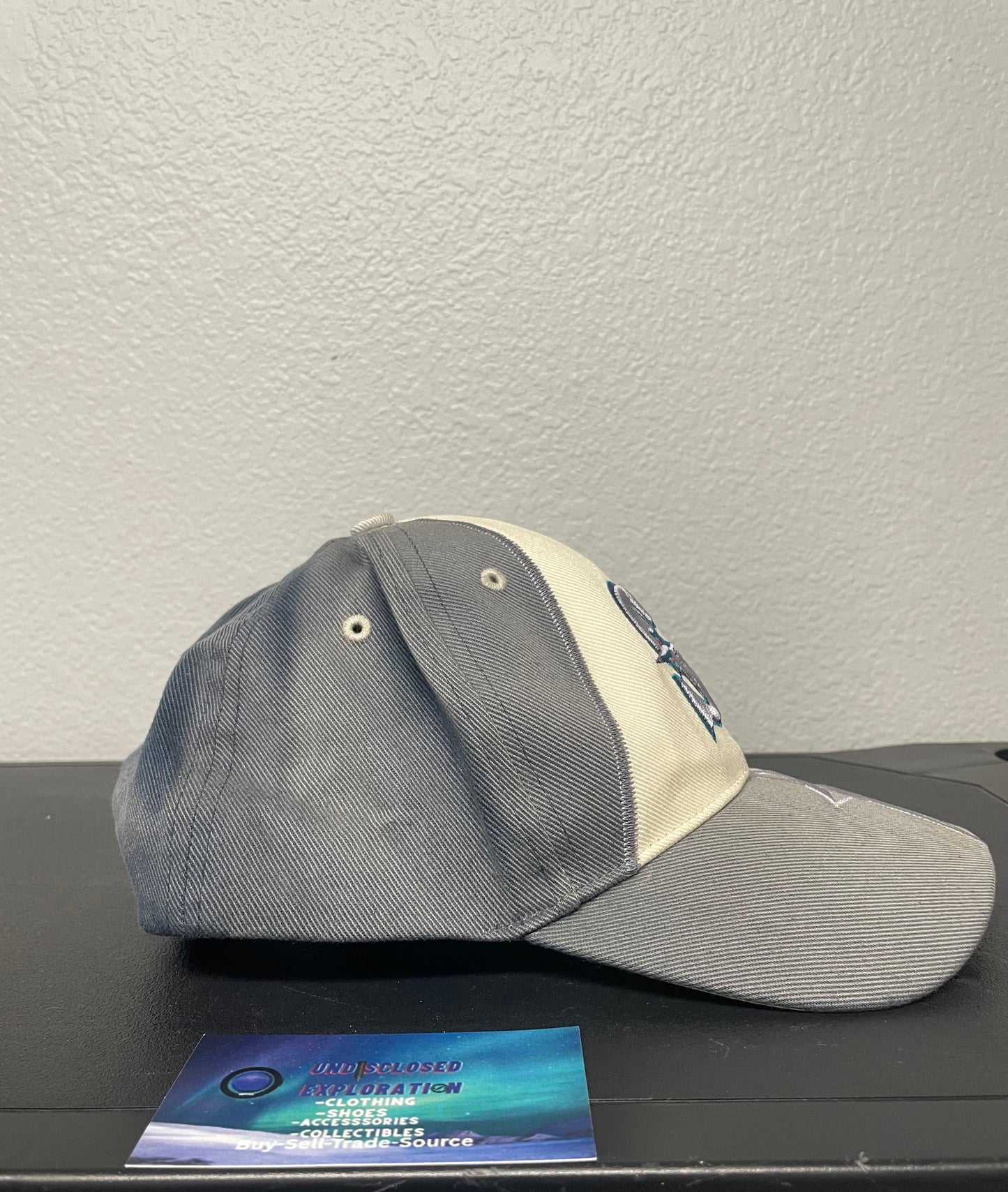 Vintage 2000s Seattle Mariners grey and white hat