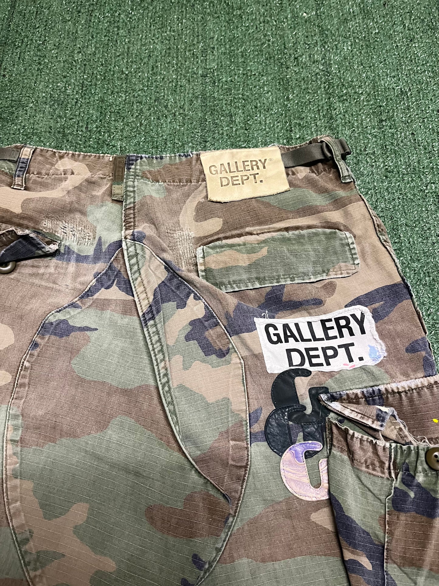 Gallery Dept G patch camouflage shorts