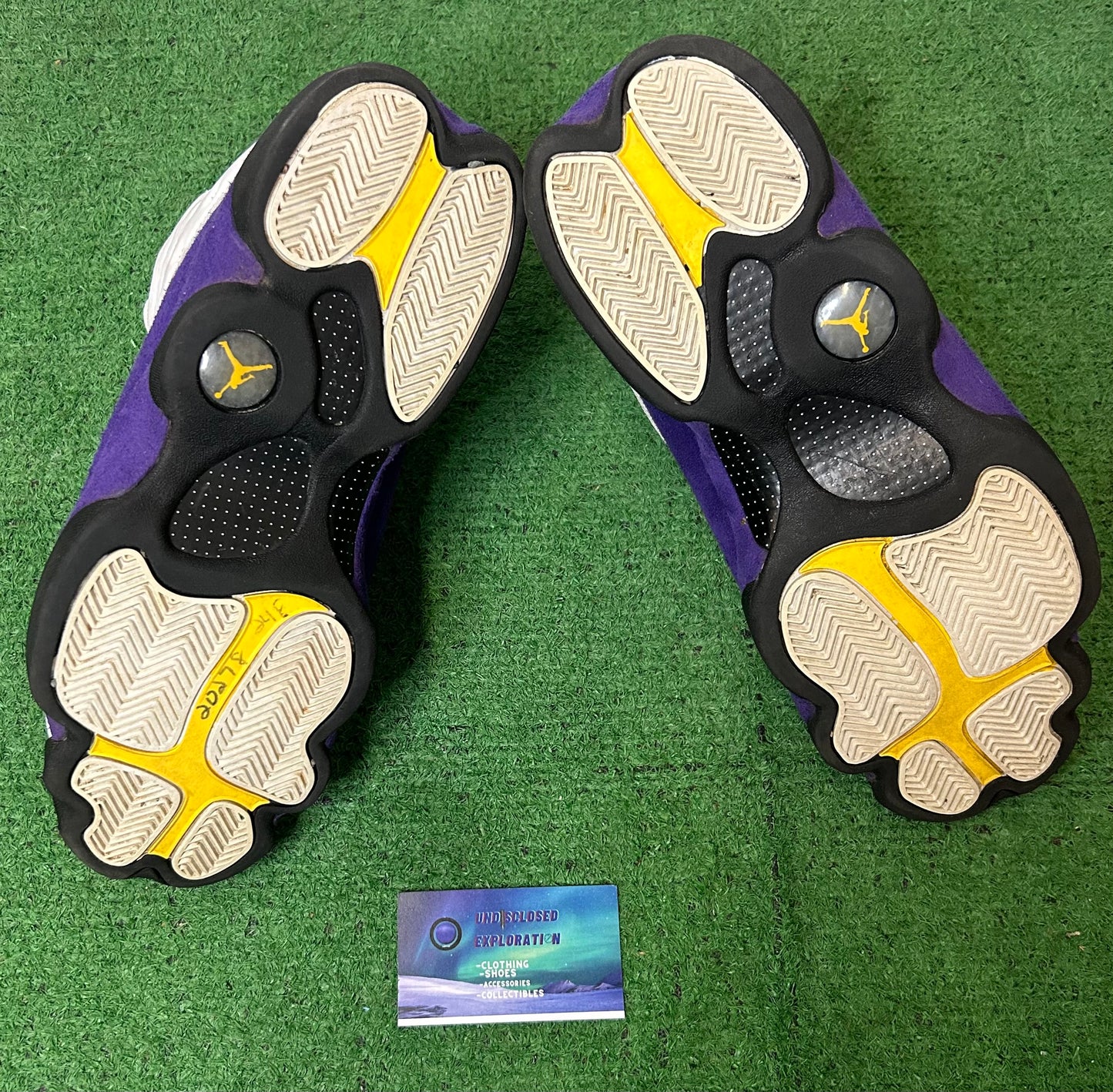 Jordan 13 lakers size 12men/13.5women