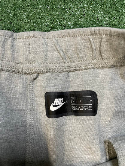 Nike Tech Fleece grey sweatpants