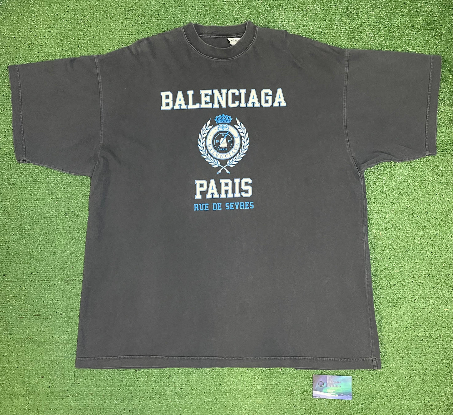 Balenciaga college crest tee
