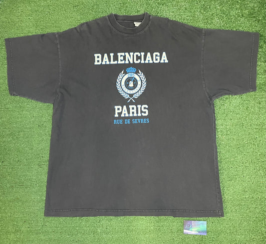 Balenciaga college crest tee
