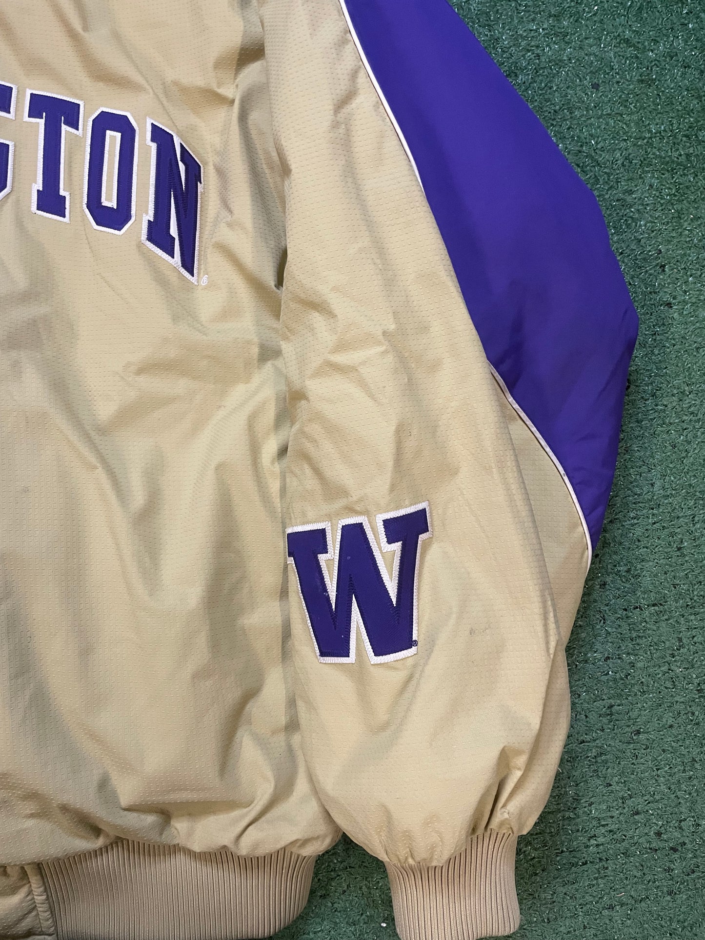 Vintage 2000s University of Washington UW Washington purple and gold jacket