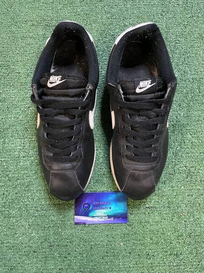 Nike black leather Cortez size 8.5men/10women
