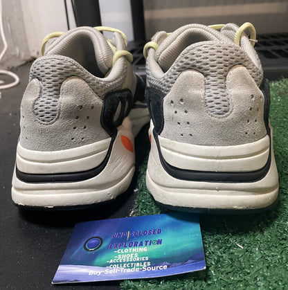 Adidas Yeezy wave runner 700 size 10men/11.5women