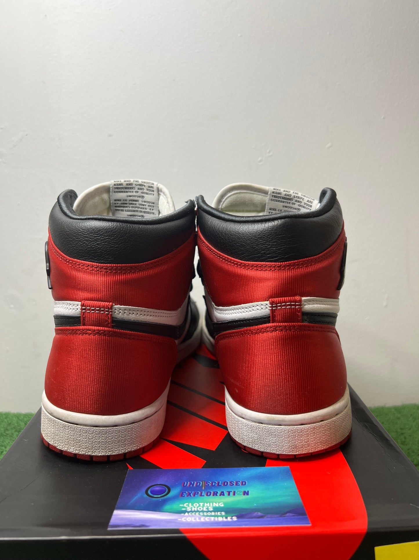 Jordan 1 high satin black toe size 8men/9.5women