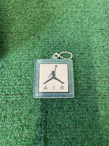 Jordan 4 off white sail size 8.5men/10women
