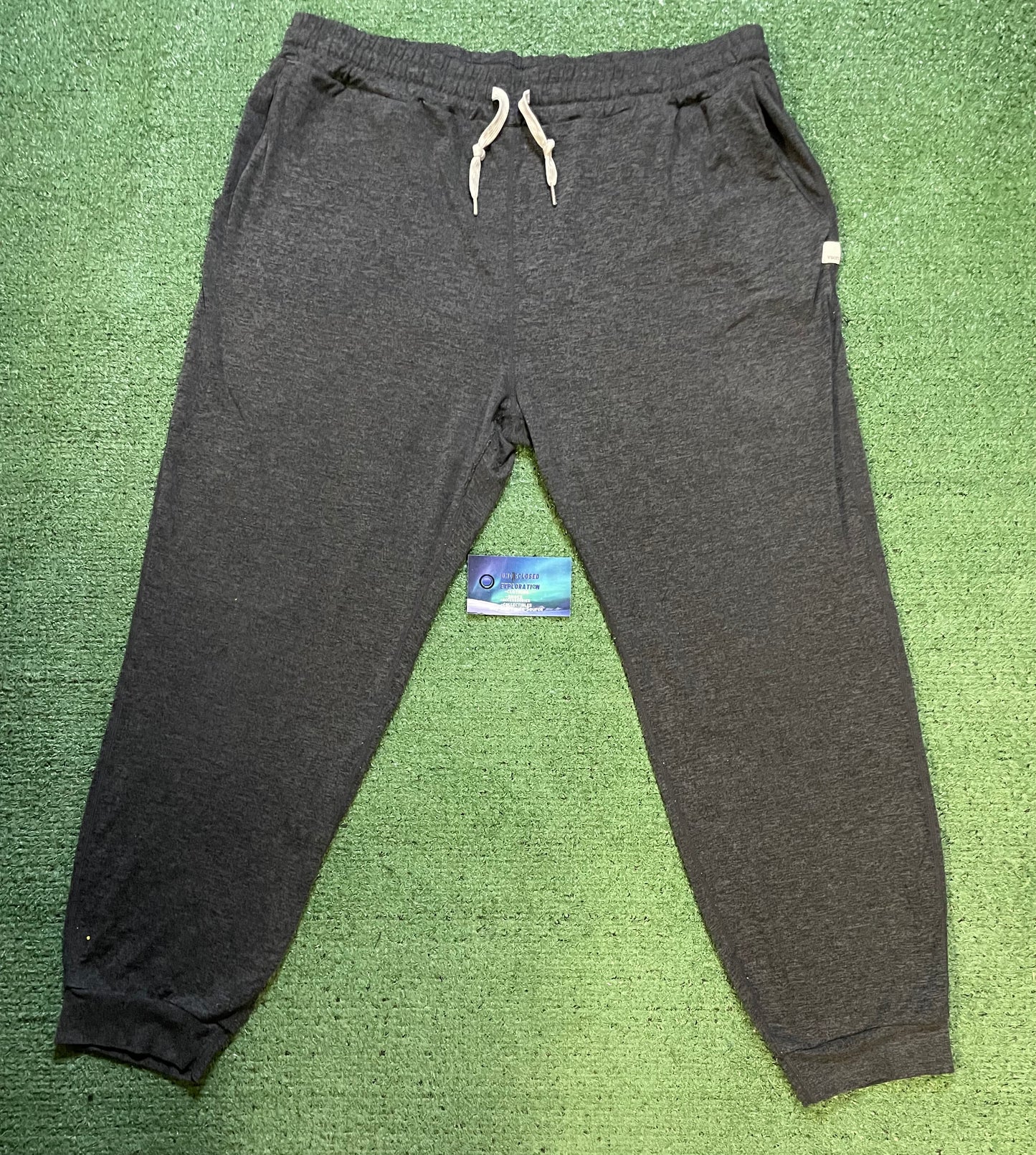 Vuori performance joggers