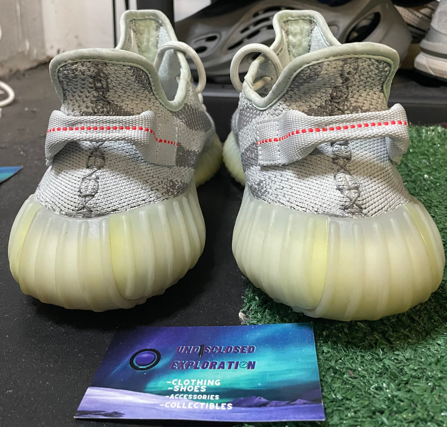 Yeezy boost 350 v2 blue tint size 10men/11.5women