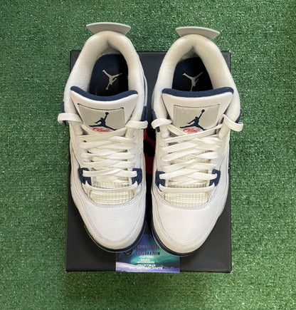 Air Jordan 4 midnight navy size 7youth/8.5women