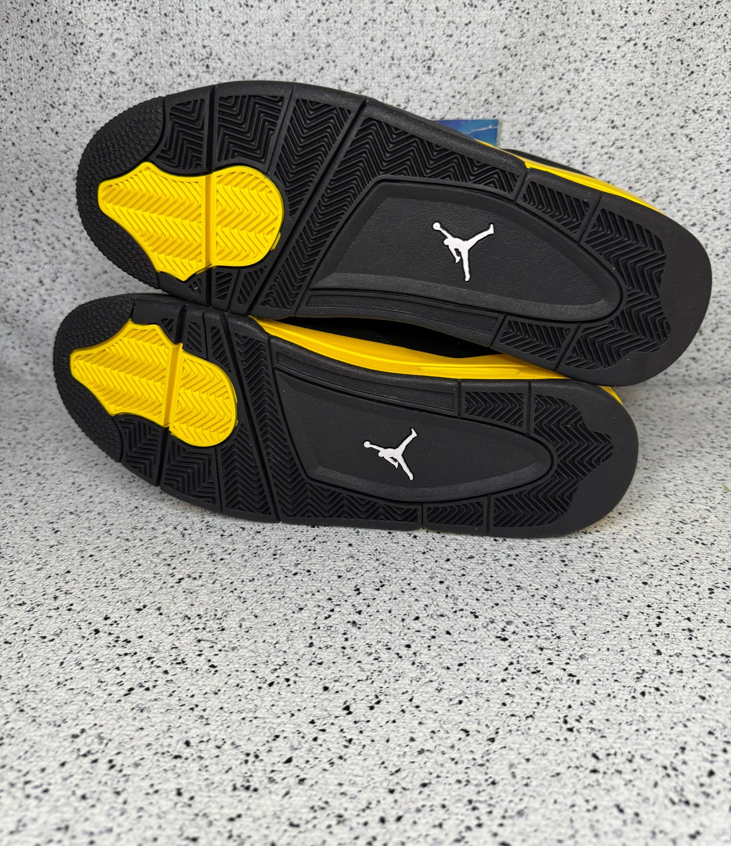 Jordan 4 Thunder