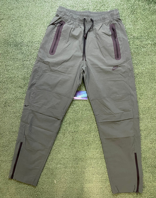 Nike tech woven dark green pants