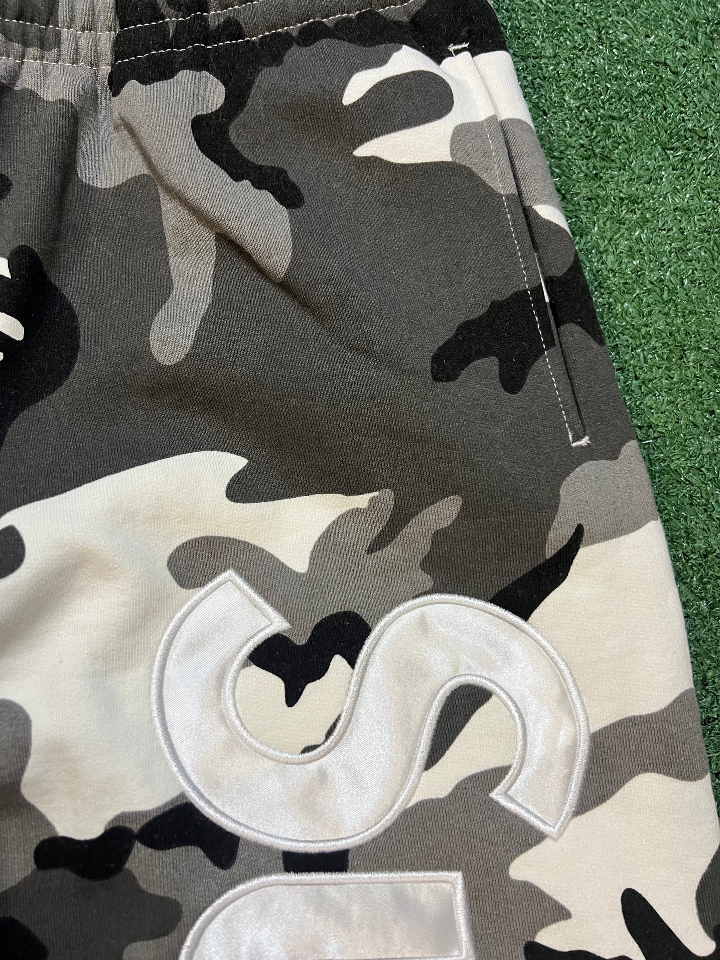 Supreme snow camo satin applique sweatpants