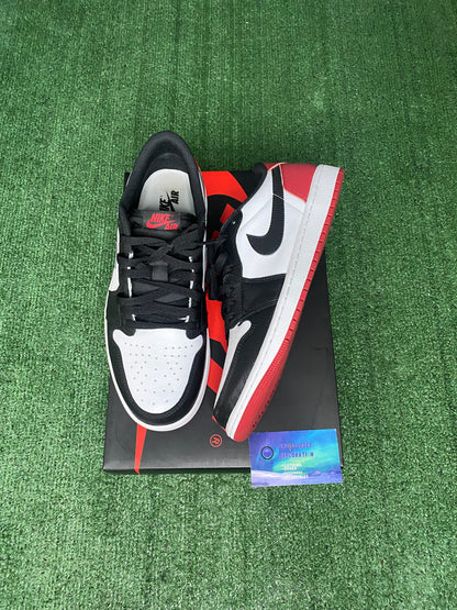 Jordan 1 low black toe size 11men/12.5women