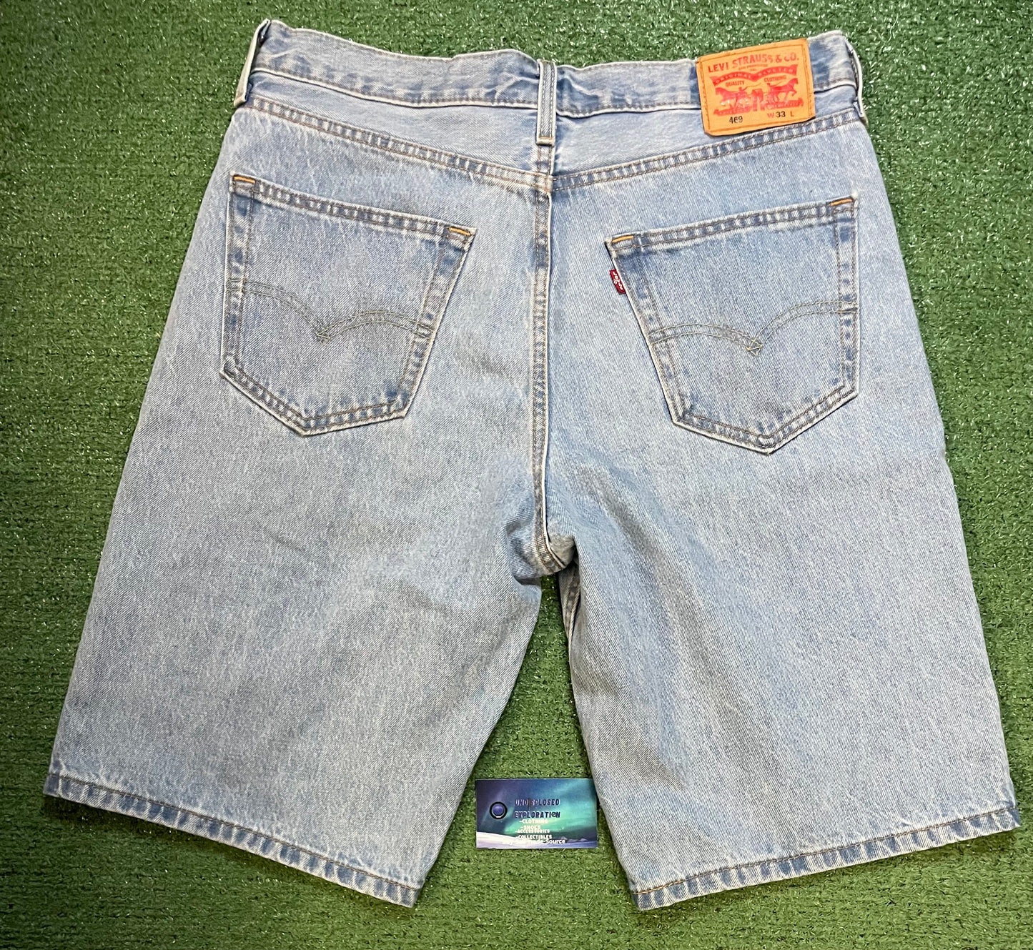 Levi 469 light wash jean shorts